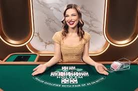 Dragon Tiger live dealer table with card display on gogo77 slot